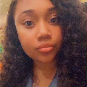 Meet your Posher, Chanelle